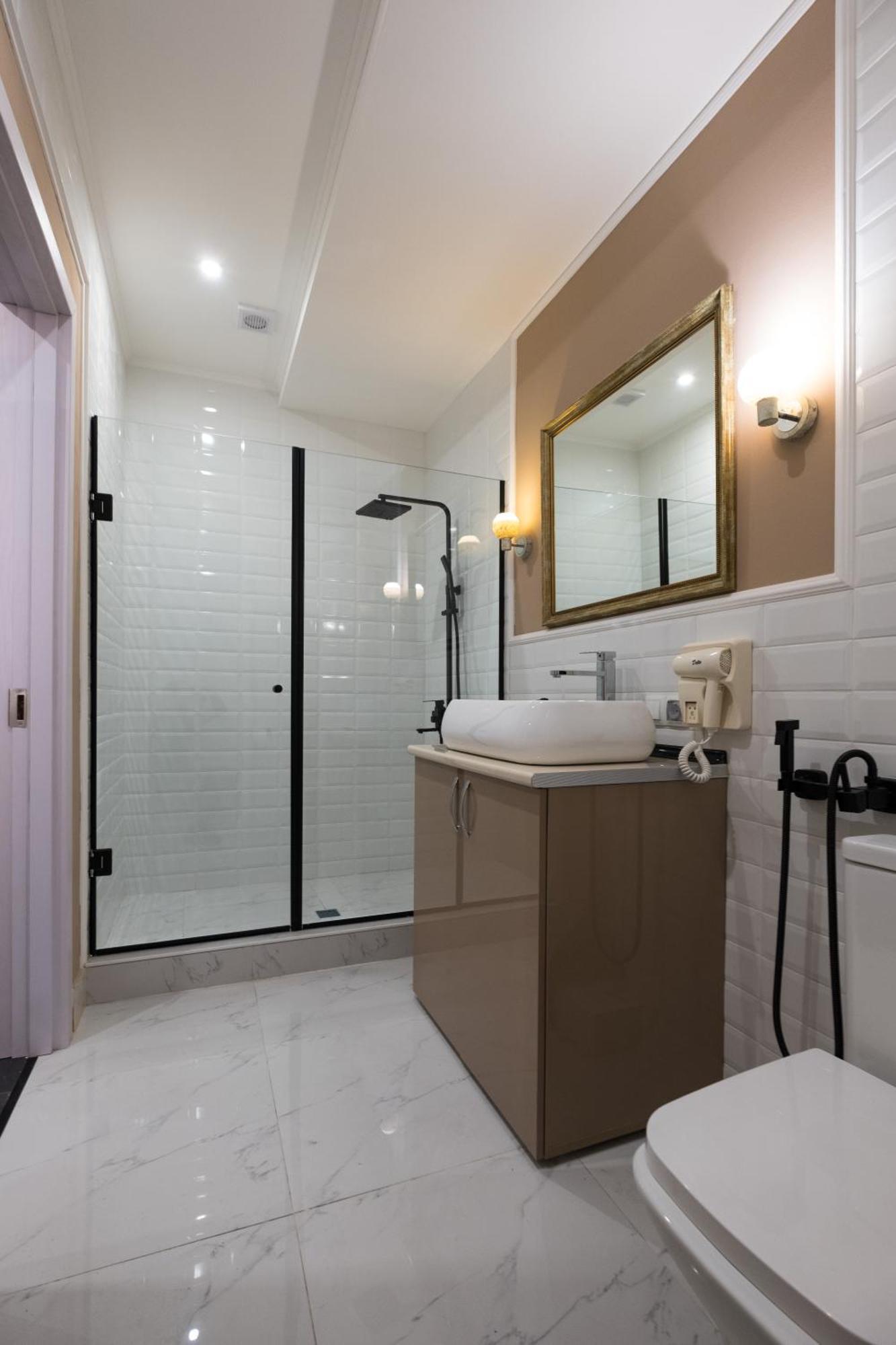 Iren River Side Apartments Тбілісі Екстер'єр фото